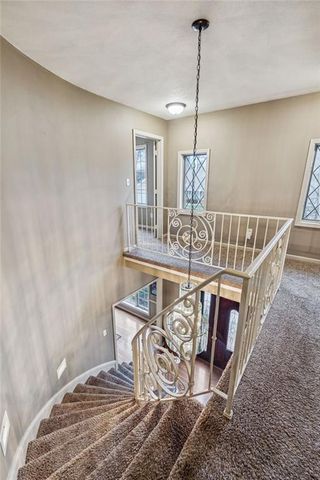 132 The Woodlands Drive, Gladstone, MO 64119