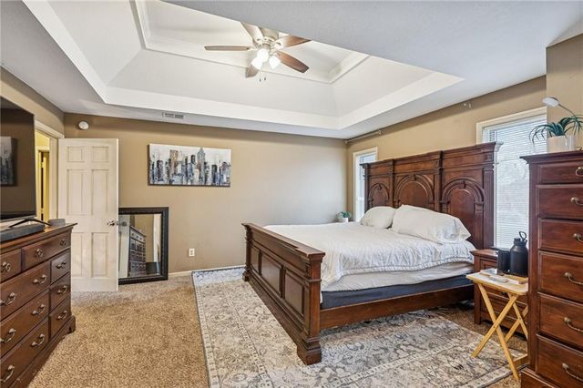 132 The Woodlands Drive, Gladstone, MO 64119
