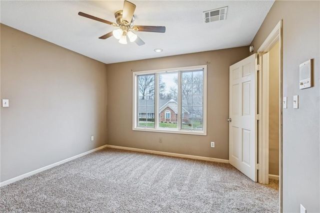 132 The Woodlands Drive, Gladstone, MO 64119