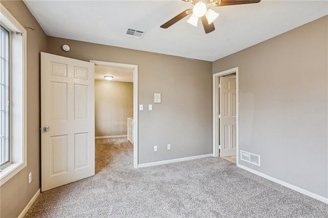 132 The Woodlands Drive, Gladstone, MO 64119