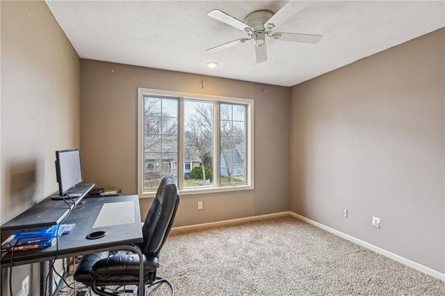 132 The Woodlands Drive, Gladstone, MO 64119