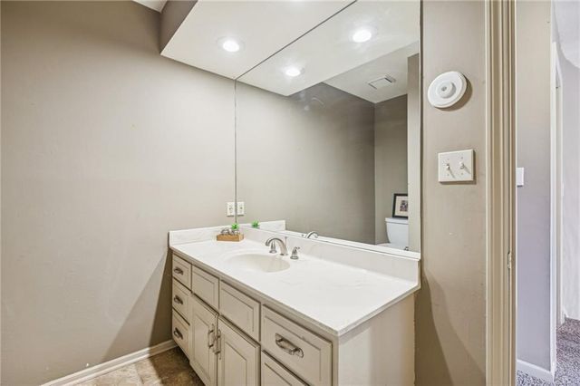 132 The Woodlands Drive, Gladstone, MO 64119