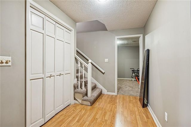 132 The Woodlands Drive, Gladstone, MO 64119