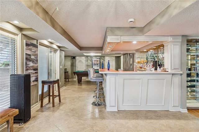 132 The Woodlands Drive, Gladstone, MO 64119