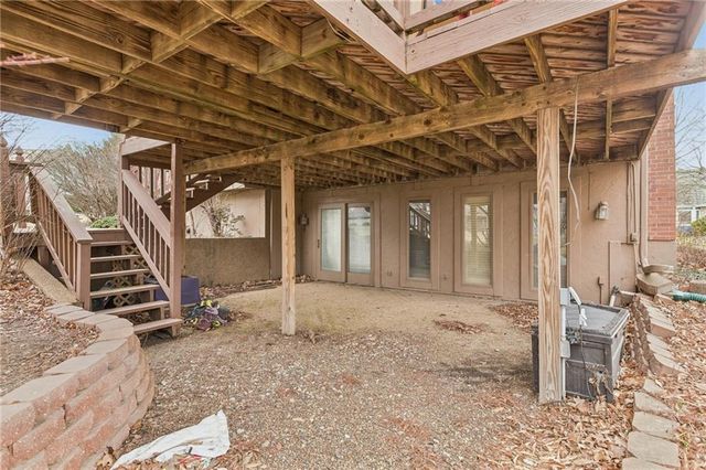 132 The Woodlands Drive, Gladstone, MO 64119