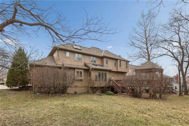 132 The Woodlands Drive, Gladstone, MO 64119