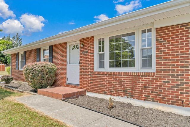 409 Decatur CIR, Salem, VA 24153