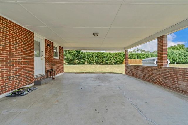 409 Decatur CIR, Salem, VA 24153