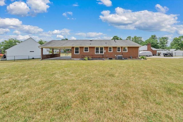409 Decatur CIR, Salem, VA 24153