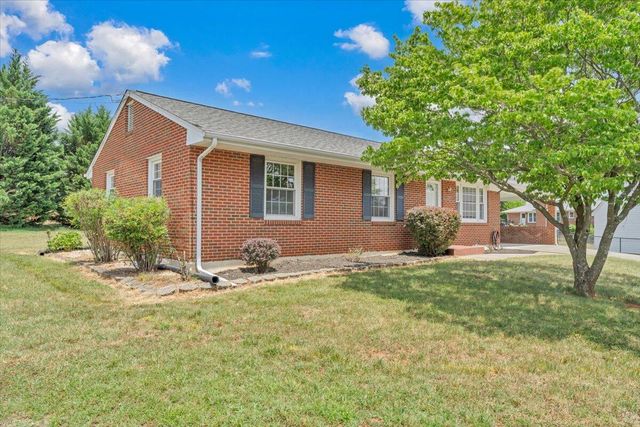 409 Decatur CIR, Salem, VA 24153