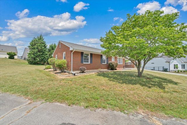 409 Decatur CIR, Salem, VA 24153