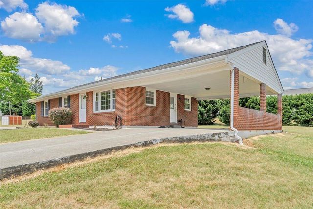 409 Decatur CIR, Salem, VA 24153