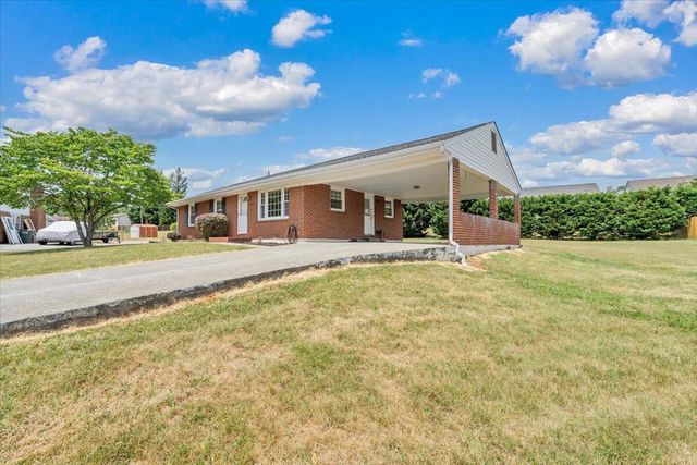 409 Decatur CIR, Salem, VA 24153