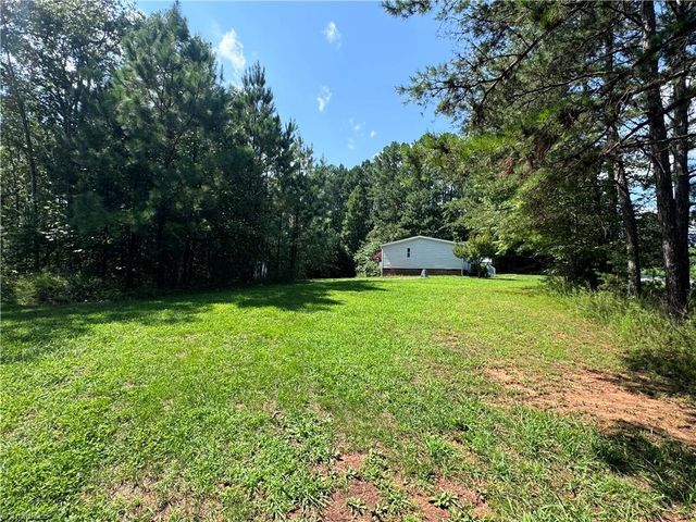 5052 Friendship Circle Road, East Bend, NC 27018