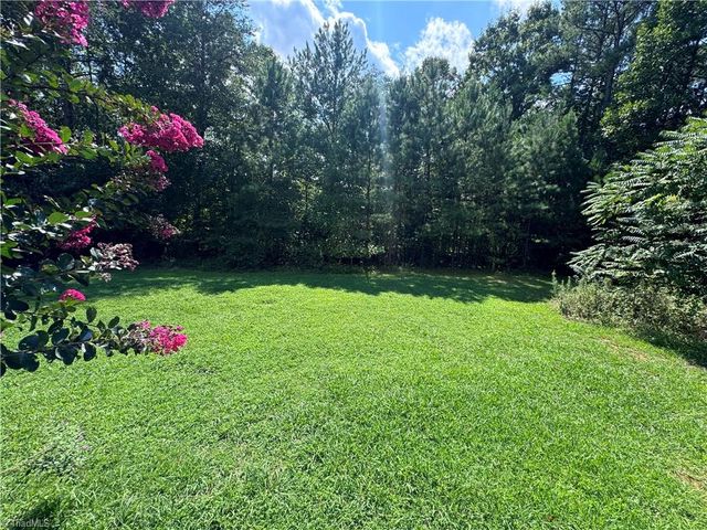 5052 Friendship Circle Road, East Bend, NC 27018