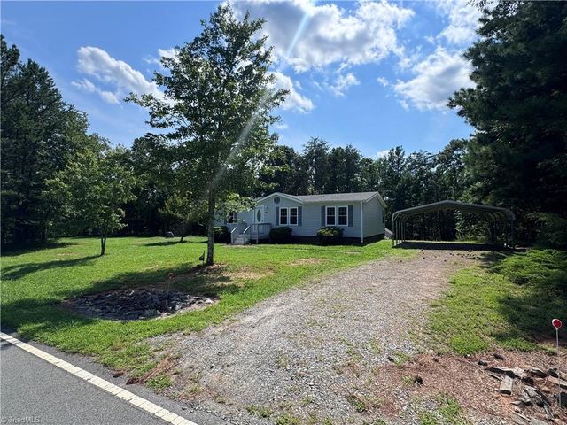 5052 Friendship Circle Road, East Bend, NC 27018