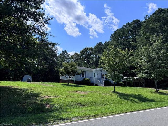 5052 Friendship Circle Road, East Bend, NC 27018