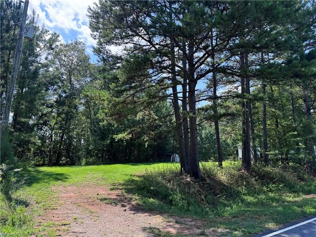 5052 Friendship Circle Road, East Bend, NC 27018