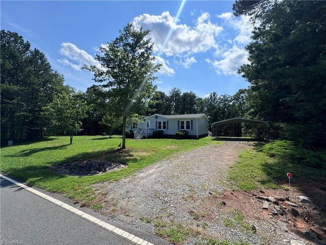 5052 Friendship Circle Road, East Bend, NC 27018