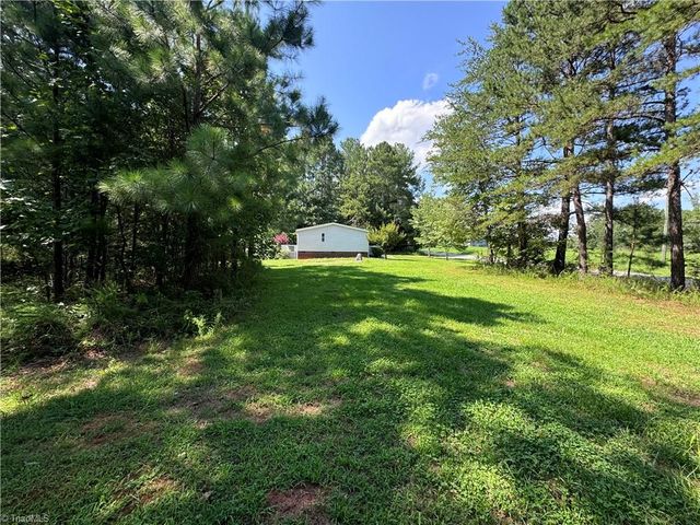5052 Friendship Circle Road, East Bend, NC 27018