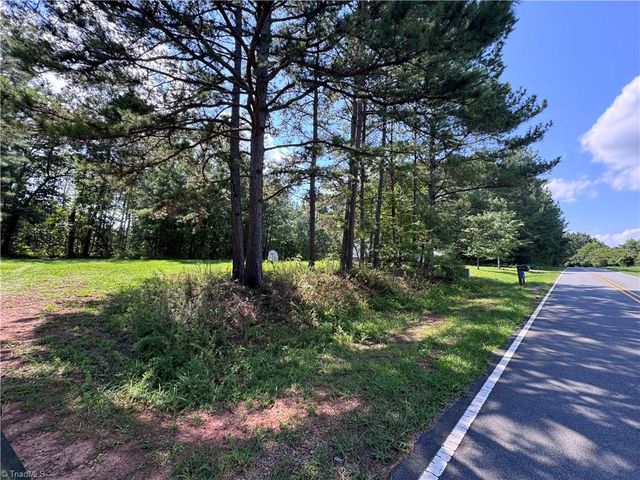 5052 Friendship Circle Road, East Bend, NC 27018