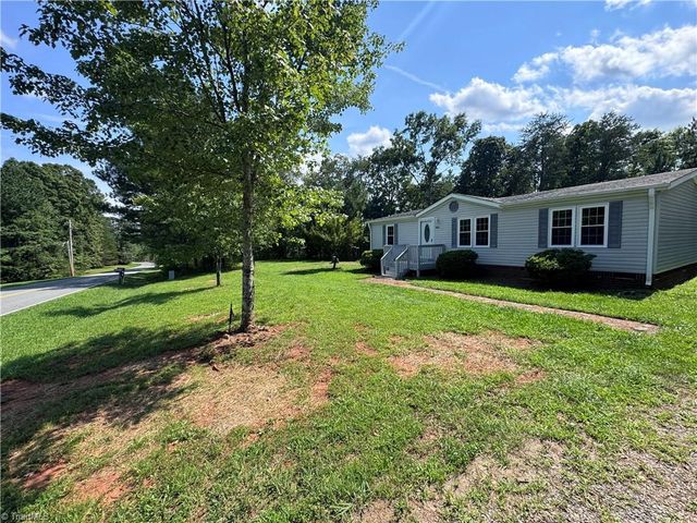 5052 Friendship Circle Road, East Bend, NC 27018