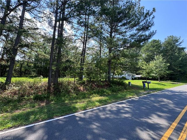 5052 Friendship Circle Road, East Bend, NC 27018