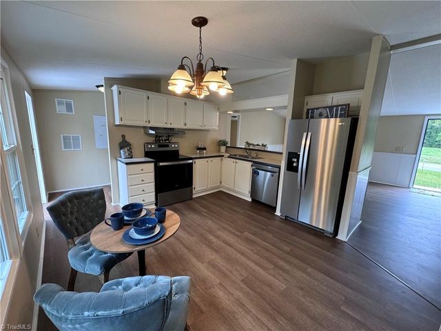 5052 Friendship Circle Road, East Bend, NC 27018