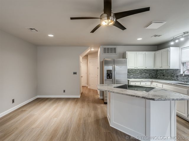 321 W J Street, Jenks, OK 74008