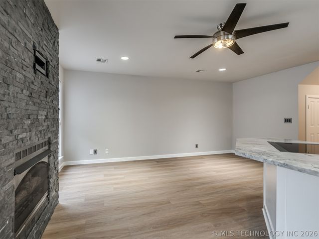 321 W J Street, Jenks, OK 74008