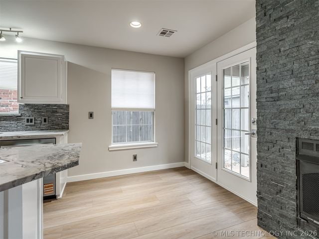 321 W J Street, Jenks, OK 74008