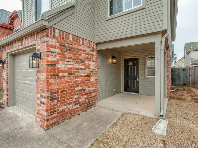 321 W J Street, Jenks, OK 74008