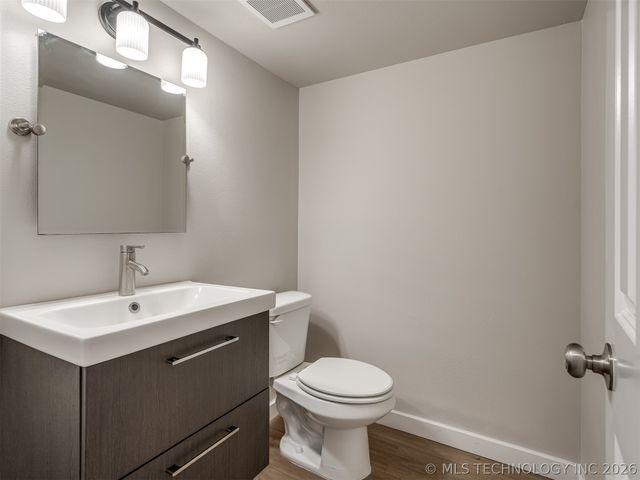 321 W J Street, Jenks, OK 74008