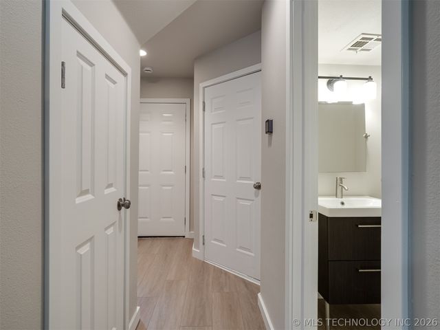 321 W J Street, Jenks, OK 74008