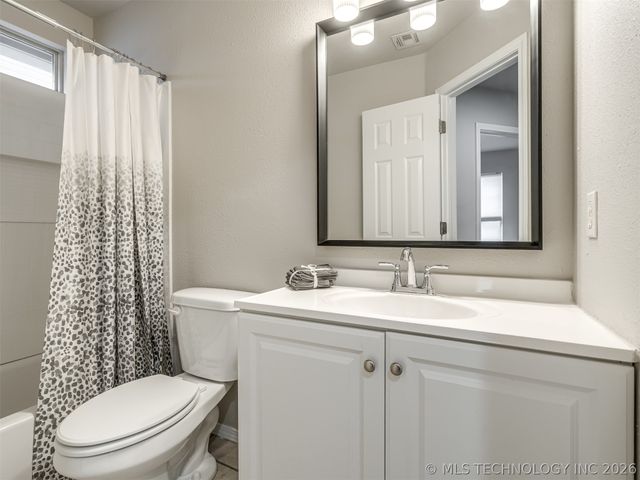 321 W J Street, Jenks, OK 74008