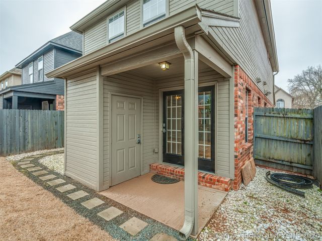 321 W J Street, Jenks, OK 74008