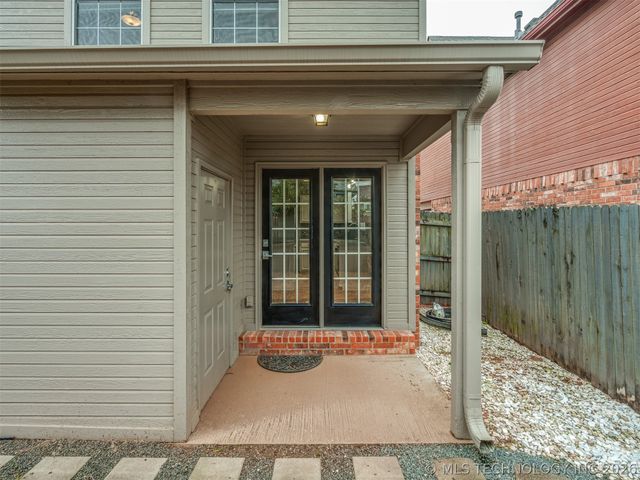 321 W J Street, Jenks, OK 74008