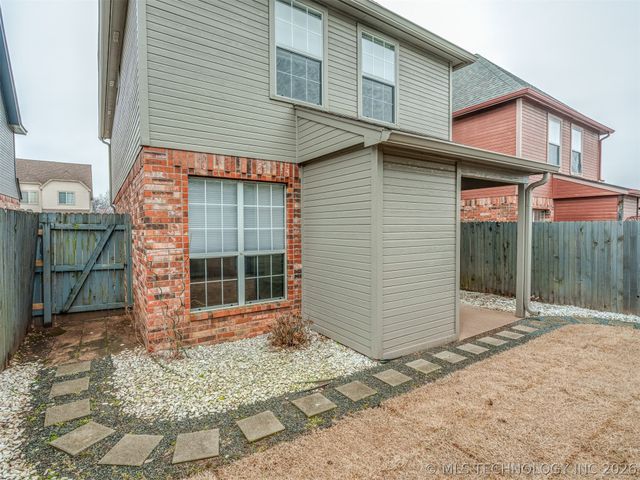 321 W J Street, Jenks, OK 74008