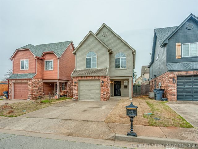 321 W J Street, Jenks, OK 74008