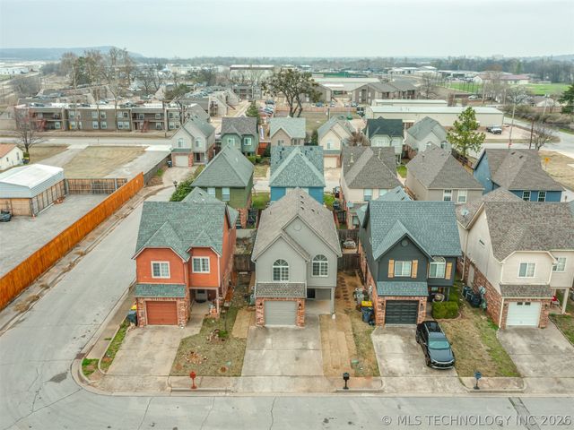 321 W J Street, Jenks, OK 74008