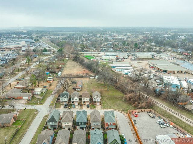 321 W J Street, Jenks, OK 74008