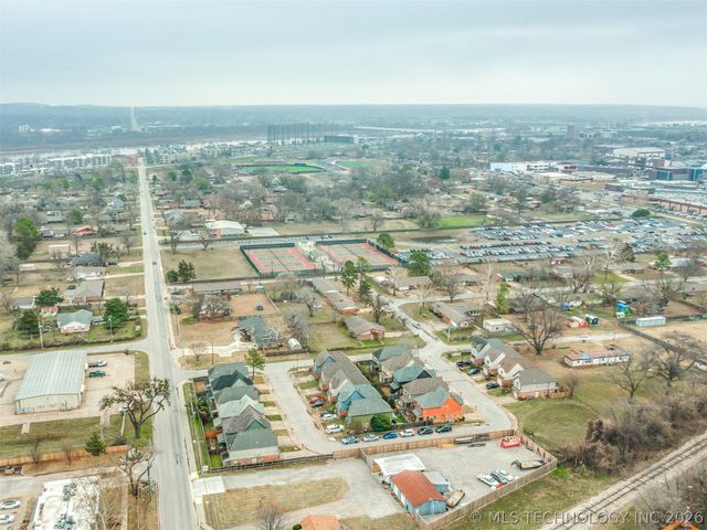 321 W J Street, Jenks, OK 74008