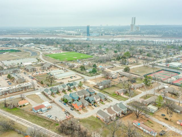 321 W J Street, Jenks, OK 74008