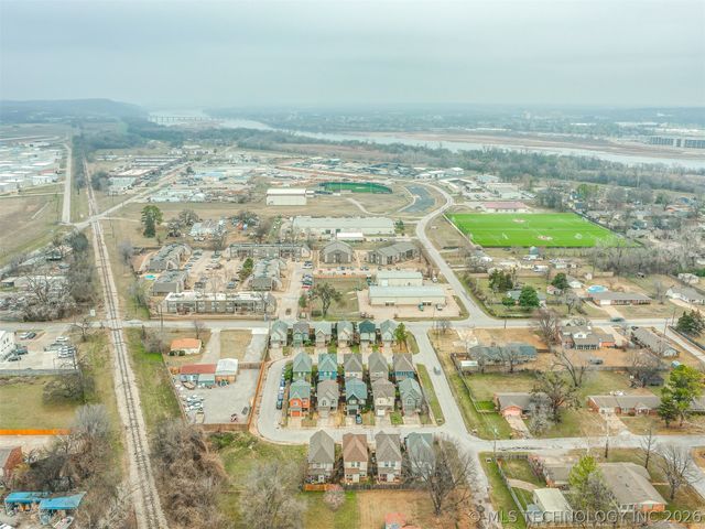 321 W J Street, Jenks, OK 74008