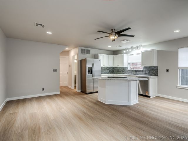 321 W J Street, Jenks, OK 74008