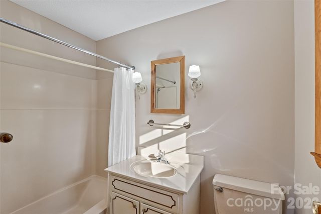 591 Landrum Road, Columbus, NC 28722