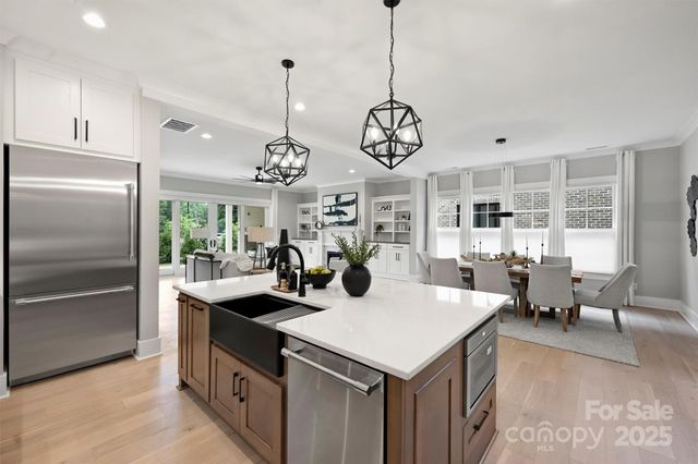 8163 Fairview Road, Charlotte, NC 28226