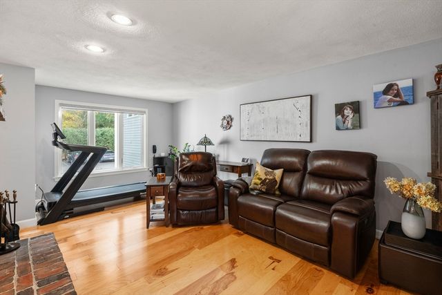 305D Winchester St, Newton, MA 02461