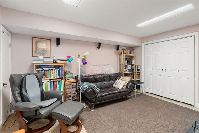 305D Winchester St, Newton, MA 02461