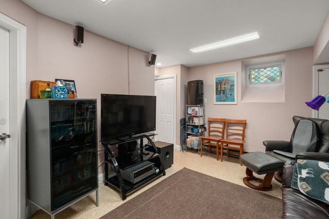 305D Winchester St, Newton, MA 02461